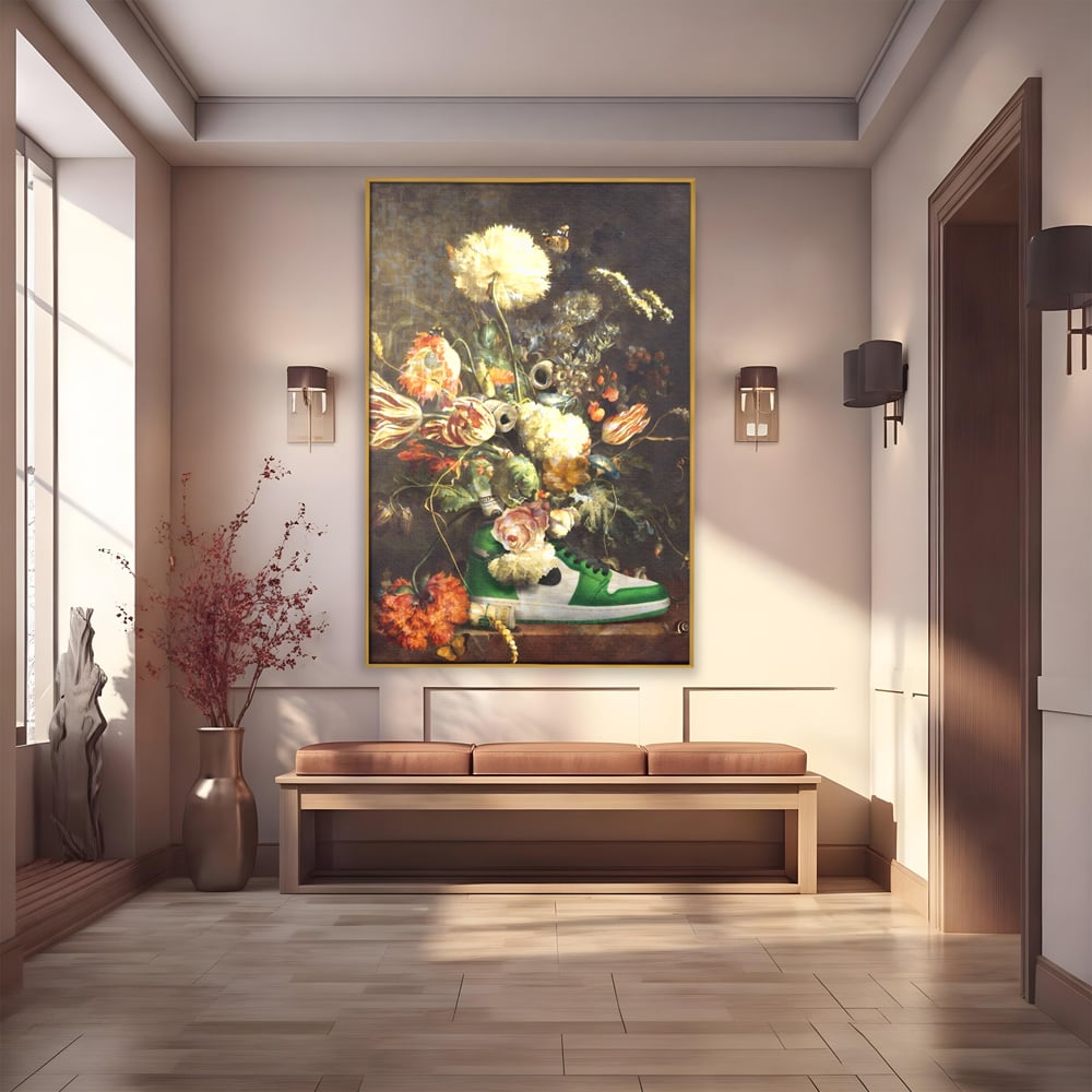 Tablou canvas cu tablou canvas cu pantof sport si flori, in rama de aluminiu auriu